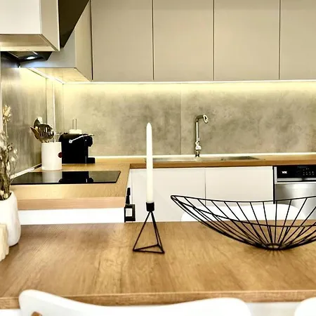 New, Modern & In New Bazaar Apartamento *