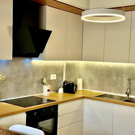 New, Modern & In New Bazaar Apartamento Tirana